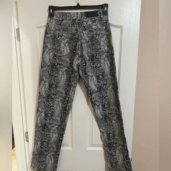 NWT- Nasty Gal Grey Snake Print Denim Straight Leg. US size 4. - Picture 12 of 13